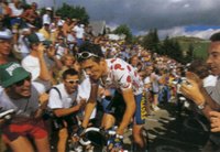 Richard VIRENQUE et son maillot à poids, à l'attaque dans le tour de france